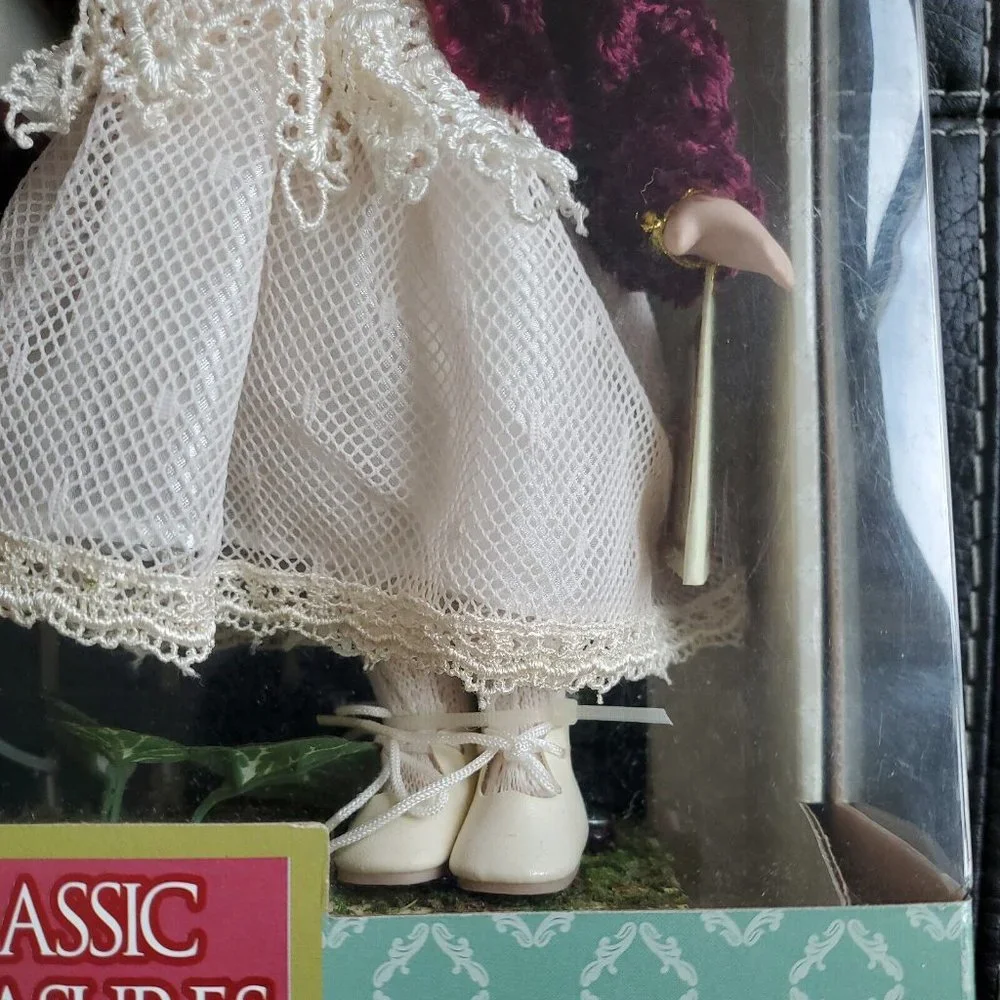 Classic Treasures - Birdhouse and Fence Special Edition Collectible Doll New - Picture 5 of 6